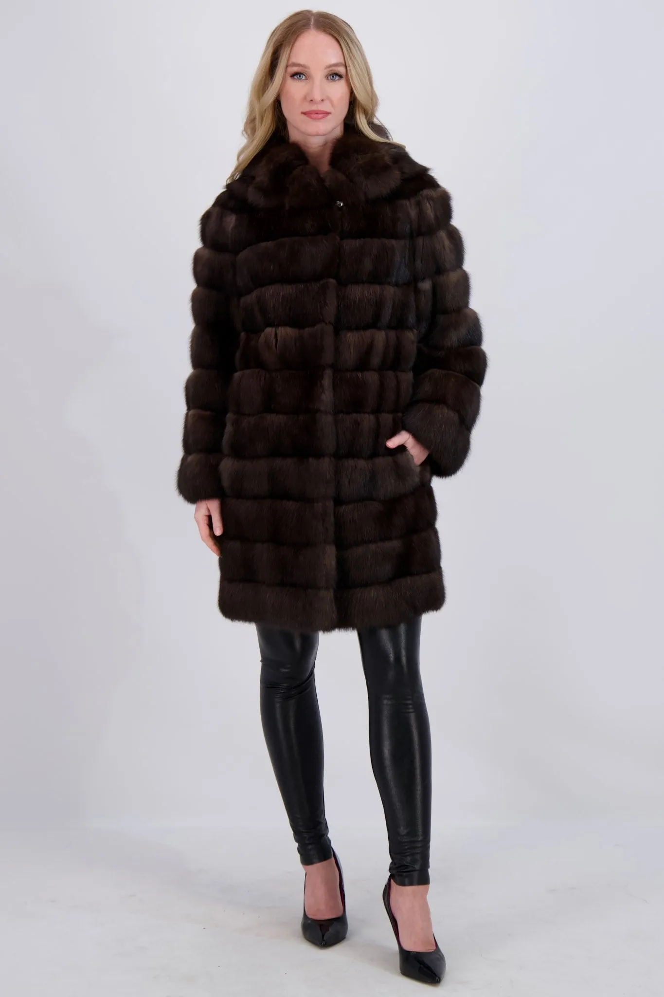 HOODED SABLE STROLLER