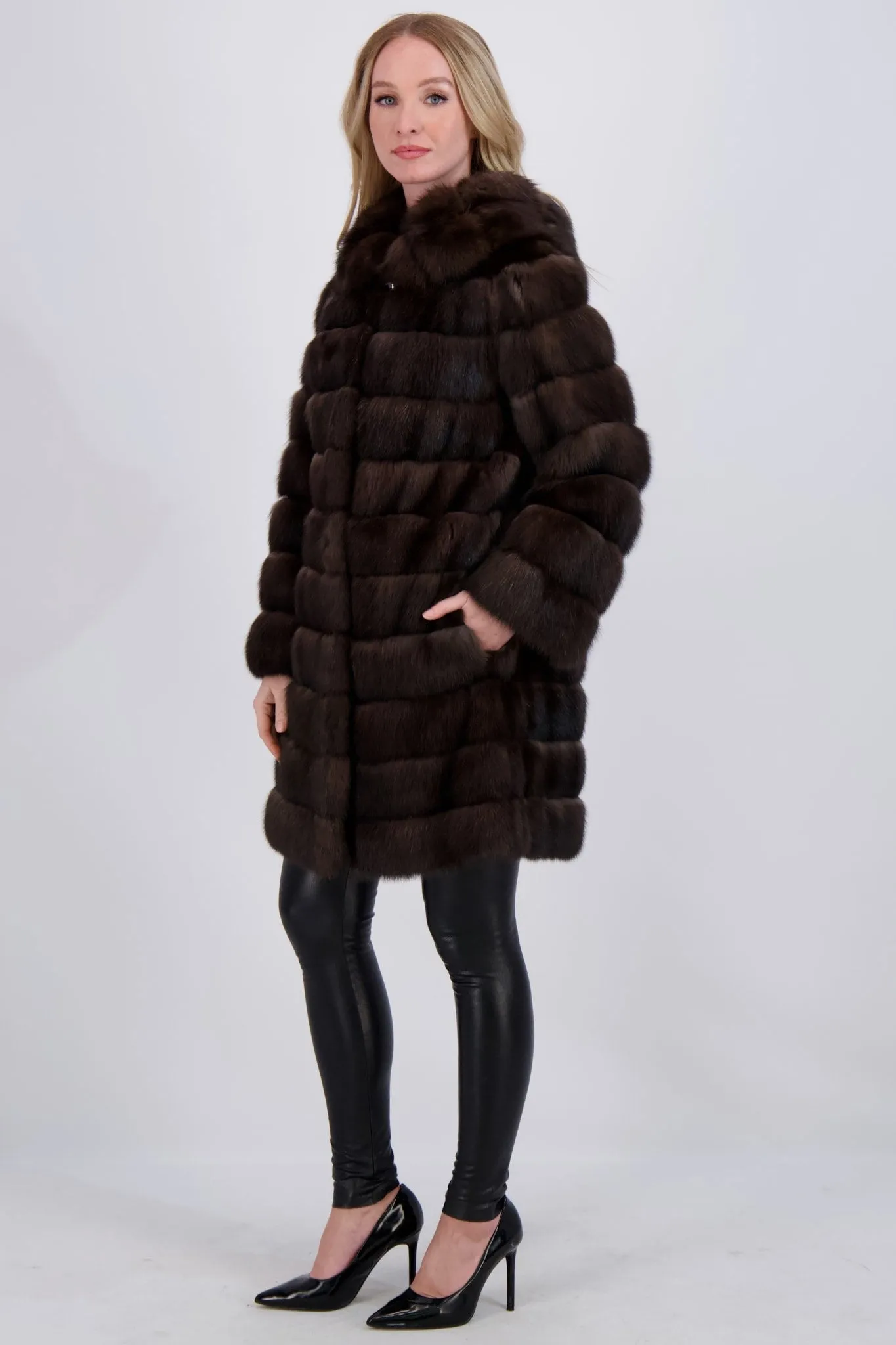 HOODED SABLE STROLLER