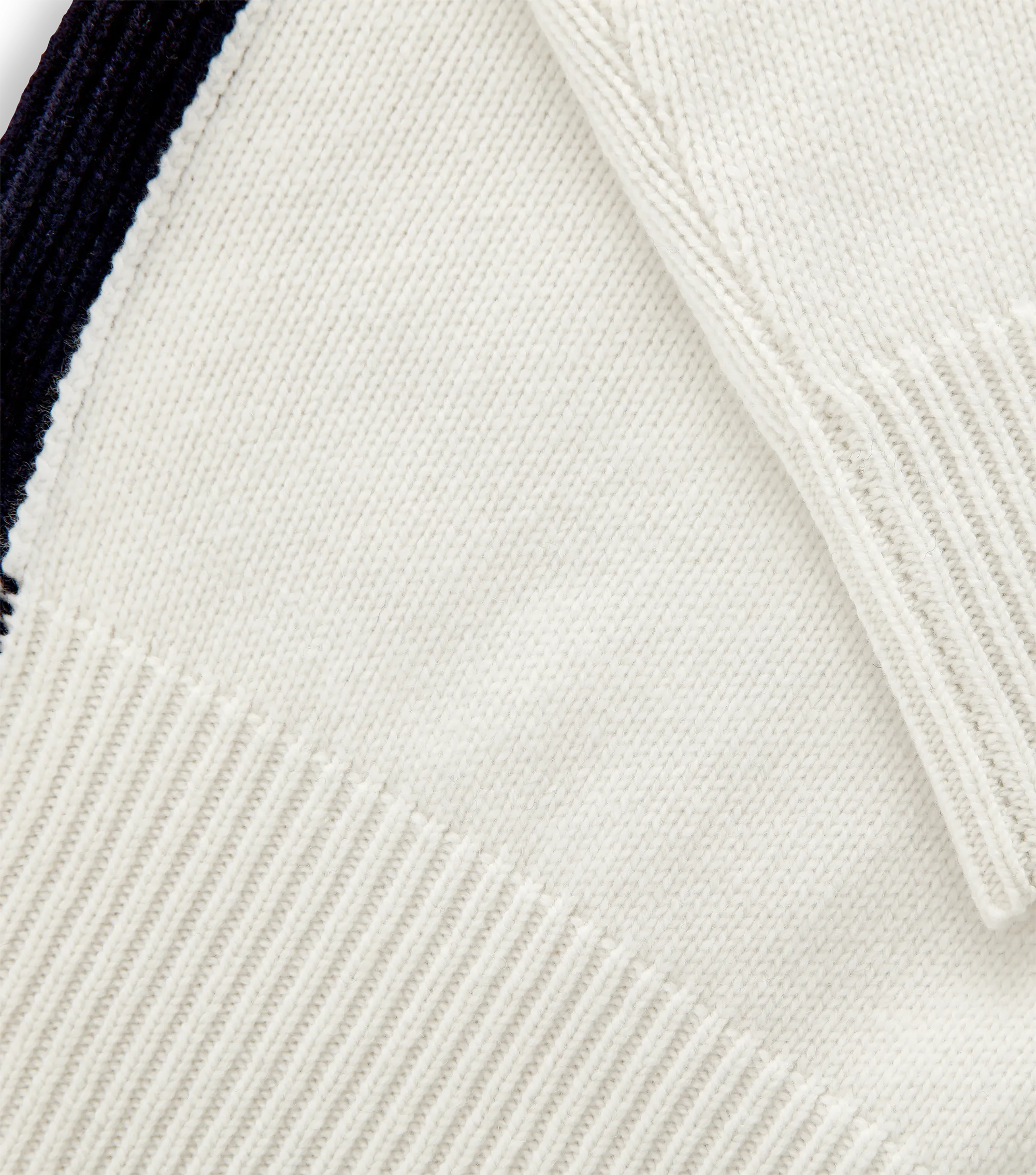 YULE TURTLE NECK PULLOVER</p>Snow White
